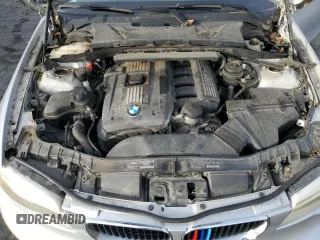 2013 BMW 1 Series 128i z VIN WBAUP9C56DVS95894, wystawiony jako Copart lot #85974744 z przebiegiem 119 033 mil mil oraz Czysty tytuł • Clean title. Historia ofert i sprzedaży dostępna na DreamBid. Obrazek 11.