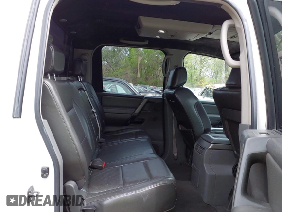 2005 Nissan Titan LE with VIN 1N6AA07BX5N525048, listed as a IAAI auction lot 41984150 with 242,321 mi miles. Bid and sale history available at carsss.com. Image 8.