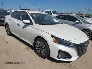 2025 Nissan Altima SV z VIN 1N4BL4DV0SN378389, wystawiony jako IAAI lot #41984535 z przebiegiem 46 mil mil oraz . Historia ofert i sprzedaży dostępna na DreamBid. Obrazek 1.