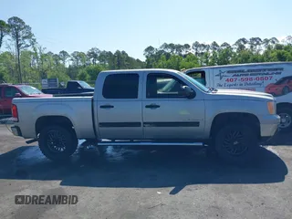 2007 GMC Sierra 1500 SLE1 z VIN 3GTEC13C37G538920, wystawiony jako IAAI lot #42188019 z przebiegiem 262 302 mil mil oraz . Historia ofert i sprzedaży dostępna na DreamBid. Obrazek 13.