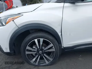 2020 Nissan Kicks SR z VIN 3N1CP5DV2LL543887, wystawiony jako IAAI lot #42153454 z przebiegiem 25 573 mil mil oraz . Historia ofert i sprzedaży dostępna na DreamBid. Obrazek 6.