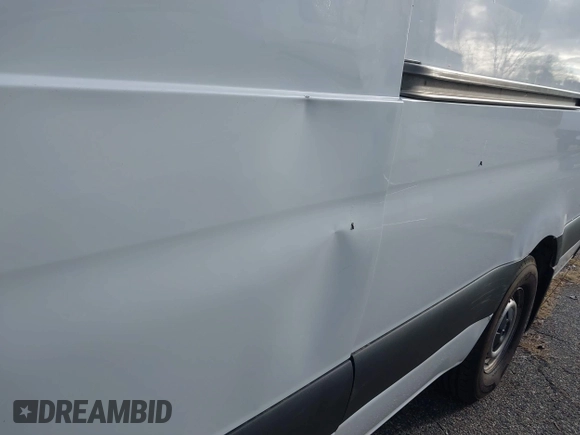 2019 Mercedes-Benz Sprinter Cargo z VIN WD4PF1CD5KT014453, wystawiony jako IAAI lot #41100495 z przebiegiem 195 185 mil mil oraz . Historia ofert i sprzedaży dostępna na DreamBid. Obrazek 6.