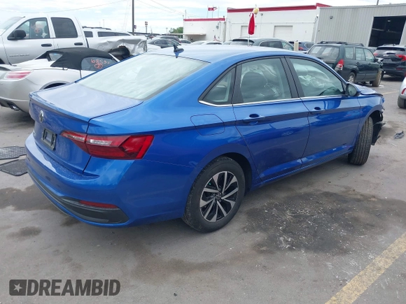 2024 Volkswagen Jetta S с VIN 3VW5M7BU2RM065135, выставлен на аукционе IAAI как лот 42272382 с пробегом 9 555 миль миль и . История ставок и продаж доступна на DreamBid. Изображение 4.
