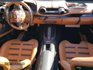 2021 Ferrari 812 z VIN ZFF97CMA0M0258453, wystawiony jako Copart lot #75556464 z przebiegiem 5 007 mil mil oraz Nie do naprawy • Non repairable. Historia ofert i sprzedaży dostępna na DreamBid. Obrazek 8.