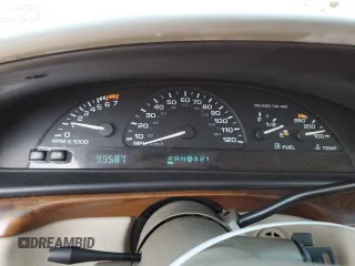 1998 Oldsmobile 88 LS z VIN 1G3HN52K2W4809677, wystawiony jako Copart lot #54331535 z przebiegiem 99 587 mil mil oraz Szkody całkowita. Historia ofert i sprzedaży dostępna na DreamBid. Obrazek 9.