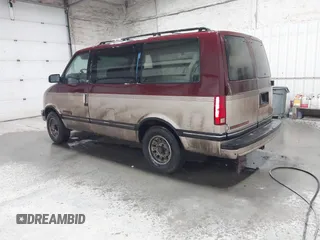 1992 Chevrolet Astro with VIN 1GNEL19W9NB204762, listed as a IAAI auction lot 41978439 with 107,613 mi miles. Bid and sale history available at carsss.com. Image 3.