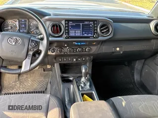 2023 Toyota Tacoma SR z VIN 3TMCZ5AN4PM566647, wystawiony jako Copart lot #60572355 z przebiegiem 43 666 mil mil oraz Czysty tytuł • Clean title. Historia ofert i sprzedaży dostępna na DreamBid. Obrazek 9.