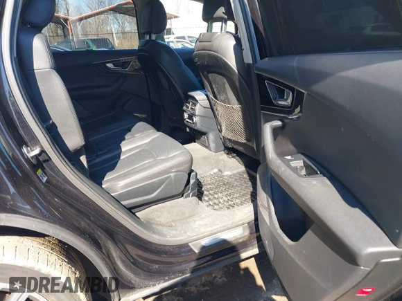 2017 Audi Q7 Premium Plus with VIN WA1LAAF79HD004552, listed as a IAAI auction lot 41643230 with 172,901 mi miles. Bid and sale history available at carsss.com. Image 8.