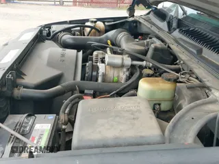 2000 Chevrolet Silverado 1500 z VIN 1GCEC14W1YZ258214, wystawiony jako IAAI lot #42974194 z przebiegiem 296 355 mil mil oraz . Historia ofert i sprzedaży dostępna na DreamBid. Obrazek 20.
