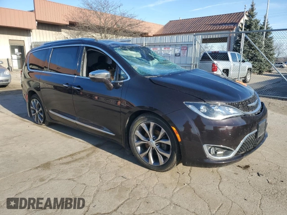 2018 Chrysler Pacifica Limited z VIN 2C4RC1GG4JR212365, wystawiony jako Copart lot #50052575 z przebiegiem Nie podano mil oraz Szkody całkowita. Historia ofert i sprzedaży dostępna na DreamBid. Obrazek 4.