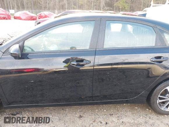 2024 Kia Forte LXS z VIN 3KPF24AD7RE799390, wystawiony jako IAAI lot #41856786 z przebiegiem 24 804 mil mil oraz . Historia ofert i sprzedaży dostępna na DreamBid. Obrazek 14.