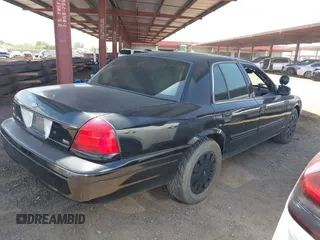 2010 Ford Police Interceptor z VIN 2FABP7BVXAX132102, wystawiony jako IAAI lot #42655141 z przebiegiem 117 021 mil mil oraz . Historia ofert i sprzedaży dostępna na DreamBid. Obrazek 4.