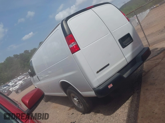 2023 Chevrolet Express Cargo z VIN 1GCWGAFP8P1259579, wystawiony jako IAAI lot #42040508 z przebiegiem 25 681 mil mil oraz . Historia ofert i sprzedaży dostępna na DreamBid. Obrazek 3.