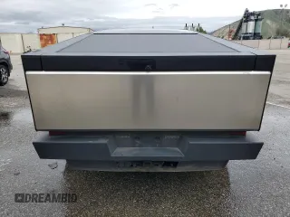 2024 Tesla Cybertruck Cyberbeast z VIN 7G2CEHEE1RA037505, wystawiony jako Copart lot #48383485 z przebiegiem Nie podano mil oraz Szkody całkowita. Historia ofert i sprzedaży dostępna na DreamBid. Obrazek 6.