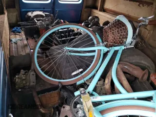 1962 Chevrolet Chevy Van z VIN 2R125S107554, wystawiony jako Copart lot #65285364 z przebiegiem 12 862 mil mil oraz Czysty tytuł • Clean title. Historia ofert i sprzedaży dostępna na DreamBid. Obrazek 13.