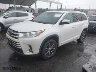 2018 Toyota Highlander SE with VIN 5TDJZRFH4JS910194, listed as a IAAI auction lot 41556857 with 61,608 mi miles. Bid and sale history available at carsss.com. Image 18.