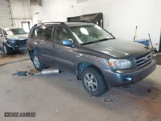 2004 Toyota Highlander with VIN JTEDP21A940011922, listed as a IAAI auction lot 41128055 with 185,564 mi miles. Bid and sale history available at carsss.com. Image 1.