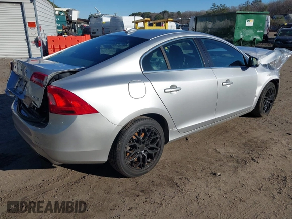 2016 Volvo S60 T5 Drive-E Premier z VIN YV126MFKXG1395519, wystawiony jako IAAI lot #41488969 z przebiegiem 109 130 mil mil oraz . Historia ofert i sprzedaży dostępna na DreamBid. Obrazek 4.