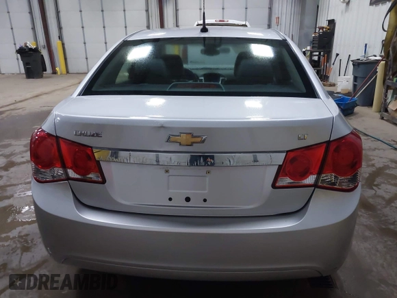 2014 Chevrolet Cruze 2LT z VIN 1G1PE5SB4E7393620, wystawiony jako IAAI lot #42056437 z przebiegiem 173 687 mil mil oraz . Historia ofert i sprzedaży dostępna na DreamBid. Obrazek 16.