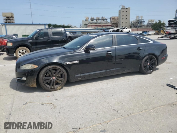 2017 Jaguar XJ Portfolio z VIN SAJWJ2GD7H8W09757, wystawiony jako Copart lot #62157725 z przebiegiem 64 060 mil mil oraz Szkoda całkowita • Salvage title. Historia ofert i sprzedaży dostępna na DreamBid. Obrazek 1.