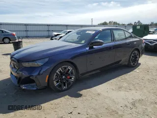 2024 BMW i5 M60 z VIN WBY43FK04RCR36321, wystawiony jako Copart lot #48237355 z przebiegiem 8926 mil mil oraz Szkody całkowita. Historia ofert i sprzedaży dostępna na DreamBid. Obrazek 1.