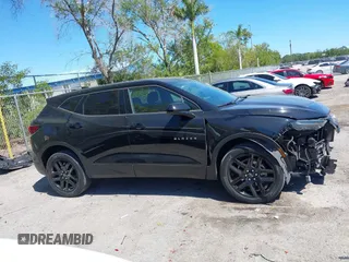 2020 Chevrolet Blazer LT z VIN 3GNKBBRA1LS539080, wystawiony jako IAAI lot #41842786 z przebiegiem 11 301 mil mil oraz . Historia ofert i sprzedaży dostępna na DreamBid. Obrazek 13.