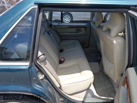 1998 Volvo S90 z VIN YV1KS9605W1128293, wystawiony jako IAAI lot #42332645 z przebiegiem 252 576 mil mil oraz . Historia ofert i sprzedaży dostępna na DreamBid. Obrazek 8.
