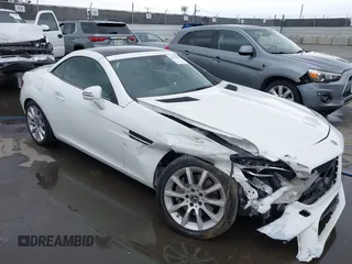 2020 Mercedes-Benz SLC 300 с VIN W1KPK3JA7LF170171, выставлен на аукционе IAAI как лот 42119425 с пробегом 2 408 миль миль и . История ставок и продаж доступна на DreamBid. Изображение 1.