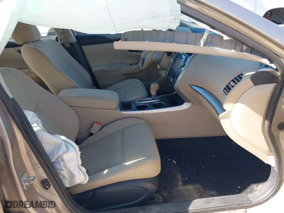 2015 Nissan Altima 2.5 with VIN 1N4AL3AP4FC207125, listed as a IAAI auction lot 41464562 with 141,280 mi miles. Bid and sale history available at carsss.com. Image 5.
