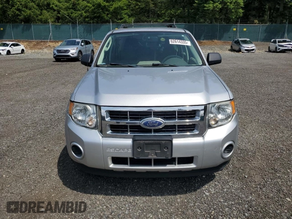 2011 Ford Escape XLS z VIN 1FMCU0C75BKA71501, wystawiony jako Copart lot #62614335 z przebiegiem 130 210 mil mil oraz Szkoda całkowita • Salvage title. Historia ofert i sprzedaży dostępna na DreamBid. Obrazek 5.