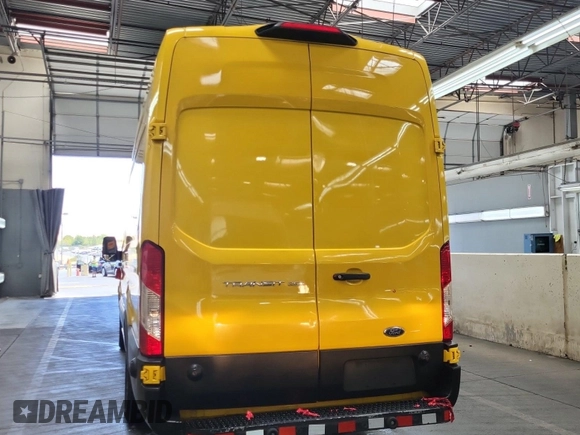 2019 Ford Transit z VIN 1FTYR3XM3KKA38669, wystawiony jako IAAI lot #42663811 z przebiegiem 135 929 mil mil oraz . Historia ofert i sprzedaży dostępna na DreamBid. Obrazek 43.