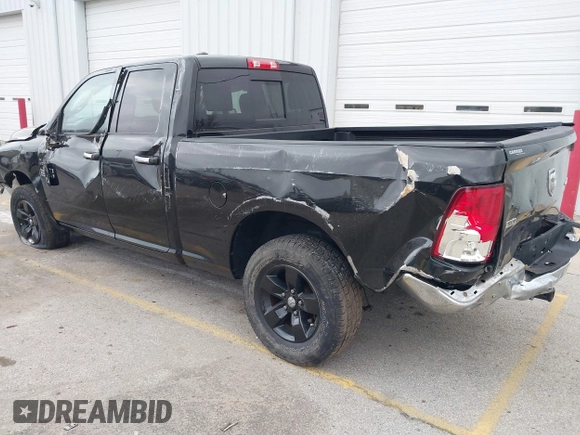 2017 Ram 1500 SLT z VIN 1C6RR7GG7HS704583, wystawiony jako IAAI lot #41080645 z przebiegiem 100 965 mil mil oraz . Historia ofert i sprzedaży dostępna na DreamBid. Obrazek 3.