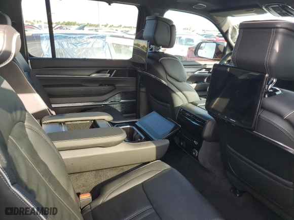 2024 Jeep Grand Wagoneer Series II Obsidian with VIN 1C4SJVFP3RS161922, listed as a Copart auction lot 73641194 with 0 mi miles and Non Repairable. Bid and sale history available at carsss.com. Image 11.