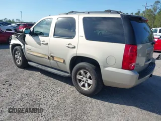 2010 GMC Yukon SLT with VIN 1GKMCCE3XAR225380, listed as a IAAI auction lot 41904723 with 173,686 mi miles. Bid and sale history available at carsss.com. Image 3.