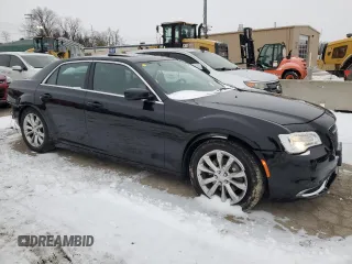 2017 Chrysler 300 Limited z VIN 2C3CCARG5HH538912, wystawiony jako Copart lot #45566125 z przebiegiem 124 761 mil mil oraz Szkoda całkowita • Salvage title. Historia ofert i sprzedaży dostępna na DreamBid. Obrazek 4.
