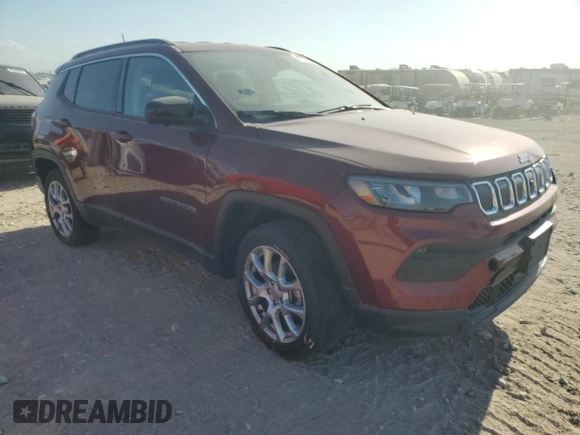 2022 Jeep Compass Latitude Lux with VIN 3C4NJDFB2NT221516, listed as a Copart auction lot 45726005 with 16,953 mi miles and Salvage title. Bid and sale history available at DreamBid. Image 4.