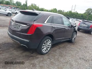 2017 Cadillac XT5 Platinum AWD z VIN 1GYKNFRS2HZ224860, wystawiony jako IAAI lot #42272142 z przebiegiem 95 697 mil mil oraz . Historia ofert i sprzedaży dostępna na DreamBid. Obrazek 4.