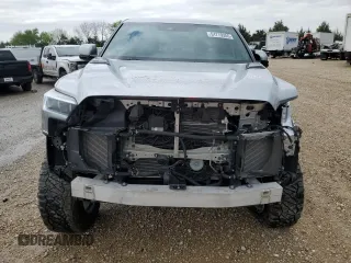 2024 Toyota Tundra Platinum Hybrid z VIN 5TFNC5EC1RX004561, wystawiony jako Copart lot #51779355 z przebiegiem 11 255 mil mil oraz Szkoda całkowita • Salvage title. Historia ofert i sprzedaży dostępna na DreamBid. Obrazek 5.