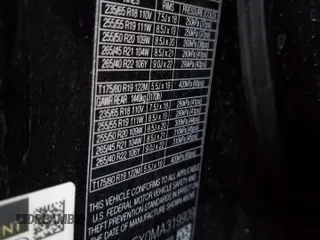 2021 Land Rover Range Rover Velar S z VIN SALYJ2EX0MA319909, wystawiony jako Copart lot #77161144 z przebiegiem 51 782 mil mil oraz Szkoda całkowita • Salvage title. Historia ofert i sprzedaży dostępna na DreamBid. Obrazek 13.