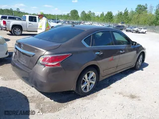 2015 Nissan Altima 2.5 S with VIN 1N4AL3AP3FC204149, listed as a IAAI auction lot 42005694 with 277,106 mi miles. Bid and sale history available at carsss.com. Image 4.