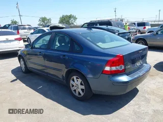 2007 Volvo S40 2.4L с VIN YV1MS382972274373, выставлен на аукционе IAAI как лот 42249535 с пробегом 142 907 миль миль и . История ставок и продаж доступна на DreamBid. Изображение 3.