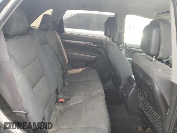 2013 Kia Sorento LX z VIN 5XYKT3A62DG416989, wystawiony jako Copart lot #55416865 z przebiegiem 280 489 mil mil oraz Czysty tytuł • Clean title. Historia ofert i sprzedaży dostępna na DreamBid. Obrazek 10.