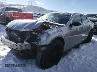 2013 Chrysler 300 S z VIN 2C3CCAGG4DH590142, wystawiony jako Copart lot #88952055 z przebiegiem 146 325 mil mil oraz Szkoda całkowita • Salvage title. Historia ofert i sprzedaży dostępna na DreamBid. Obrazek 1.