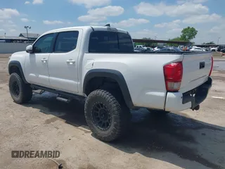 2017 Toyota Tacoma SR5 z VIN 5TFCZ5AN9HX070030, wystawiony jako IAAI lot #42212141 z przebiegiem 92 291 mil mil oraz . Historia ofert i sprzedaży dostępna na DreamBid. Obrazek 3.