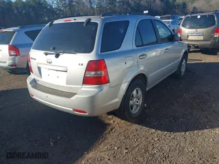 2009 Kia Sorento LX with VIN KNDJD735X95872078, listed as a IAAI auction lot 41201260 with 202,674 mi miles. Bid and sale history available at carsss.com. Image 4.