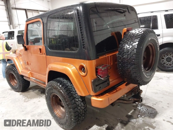 1998 Jeep Wrangler Sahara z VIN 1J4FY49S1WP802940, wystawiony jako IAAI lot #41433820 z przebiegiem 122 180 mil mil oraz . Historia ofert i sprzedaży dostępna na DreamBid. Obrazek 3.
