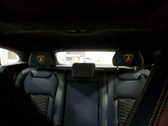 2019 Lamborghini Urus z VIN ZPBCA1ZL2KLA01075, wystawiony jako Copart lot #80477864 z przebiegiem 91 739 mil mil oraz Tytuł czysty. Historia ofert i sprzedaży dostępna na DreamBid. Obrazek 10.