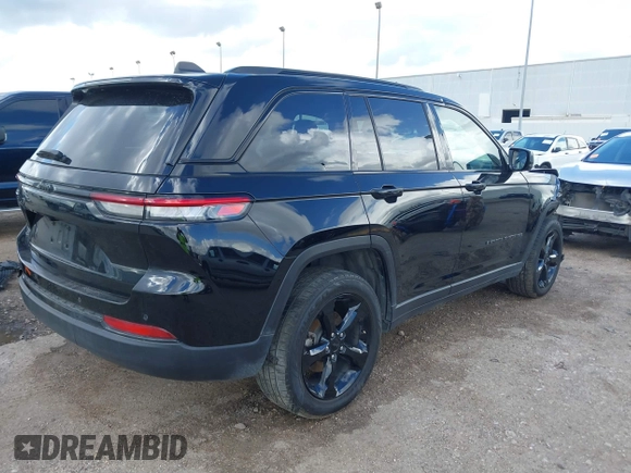2023 Jeep Grand Cherokee Laredo z VIN 1C4RJHAG7PC661998, wystawiony jako IAAI lot #41104990 z przebiegiem 43 718 mil mil oraz . Historia ofert i sprzedaży dostępna na DreamBid. Obrazek 4.