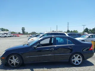 2007 Mercedes-Benz C 230 Sport z VIN WDBRF52HX7F888302, wystawiony jako IAAI lot #42539712 z przebiegiem 151 263 mil mil oraz . Historia ofert i sprzedaży dostępna na DreamBid. Obrazek 12.