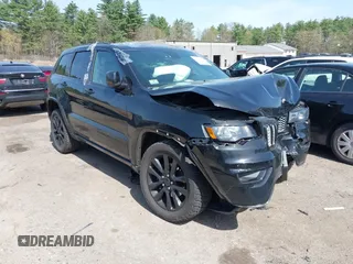 2017 Jeep Grand Cherokee Altitude z VIN 1C4RJFAG7HC769558, wystawiony jako IAAI lot #42125923 z przebiegiem 89 394 mil mil oraz . Historia ofert i sprzedaży dostępna na DreamBid. Obrazek 1.